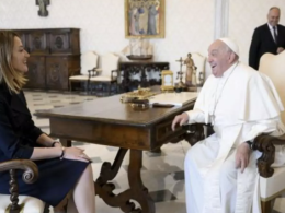 El Papa, con Roberta Metsola Vatican Media