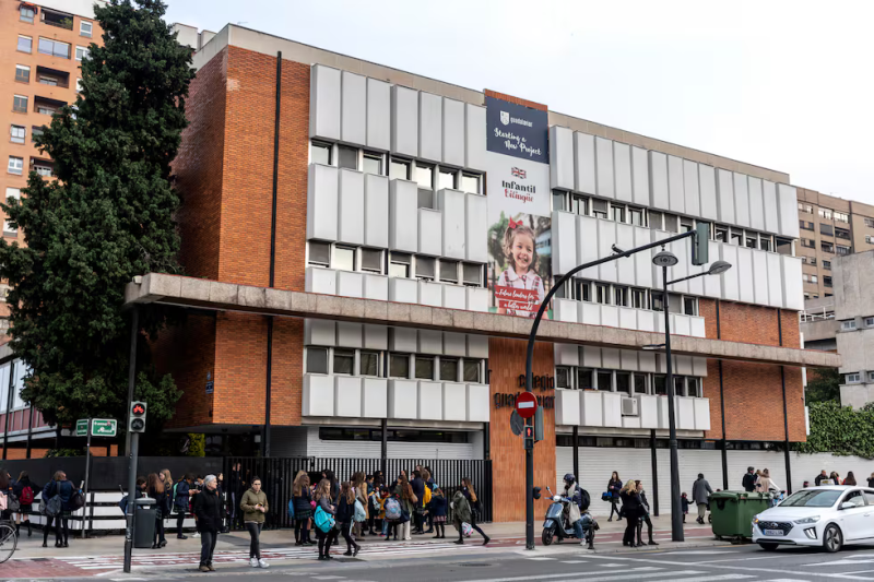 Fachada del colegio concertado Guadalaviar, en Valencia, en una imagen de archivo.Mònica Torres