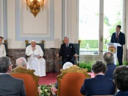 El primer ministro belga, junto al Papa y los reyes. Vatican Media