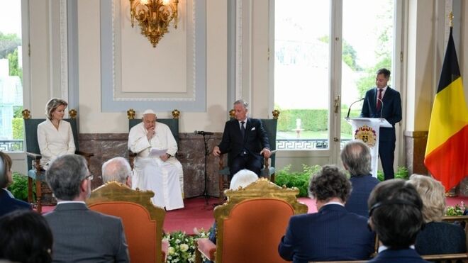 El primer ministro belga, junto al Papa y los reyes. Vatican Media