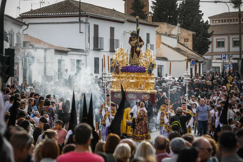 Nuestro Padre Jesús de la Pasión procesiona por las calles de Granada. Ramón L. Pérez