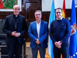 El presidente de la Diputación de Ourense aborda con el obispo de Astorga iniciativas de conservación del patrimonio