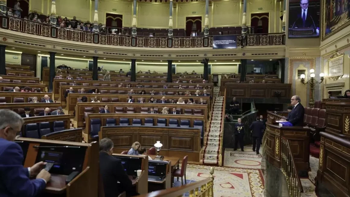 El defensor del Pueblo, Ángel Gabilondo, en la presentación del informe sobre los abusos sexuales en la Iglesia en el Congreso