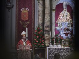 El arzobispo de Pamplona, Francisco Pérez González, antes de una misa. — Eduardo Sanz / Europa Press (Foto de ARCHIVO)