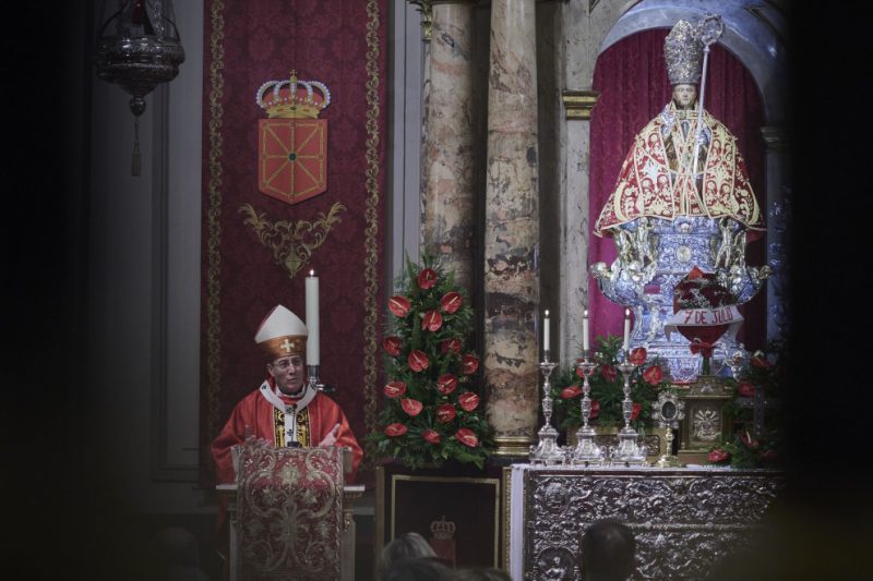 El arzobispo de Pamplona, Francisco Pérez González, antes de una misa. — Eduardo Sanz / Europa Press (Foto de ARCHIVO)