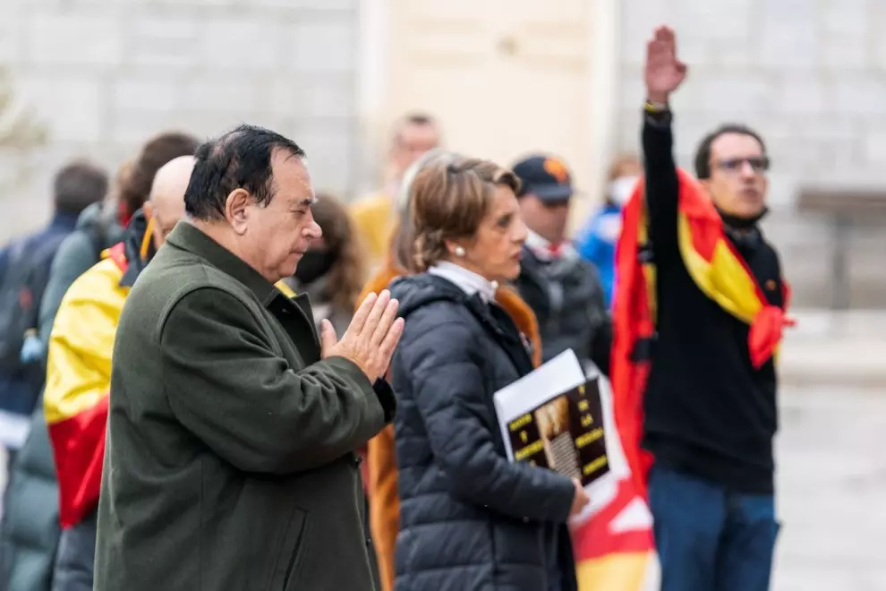 Militantes franquistas durante la celebración del 20N en el cementerio de Mingorrubio, en una imagen de archivo. — A. Pérez Meca / EUROPA PRESS