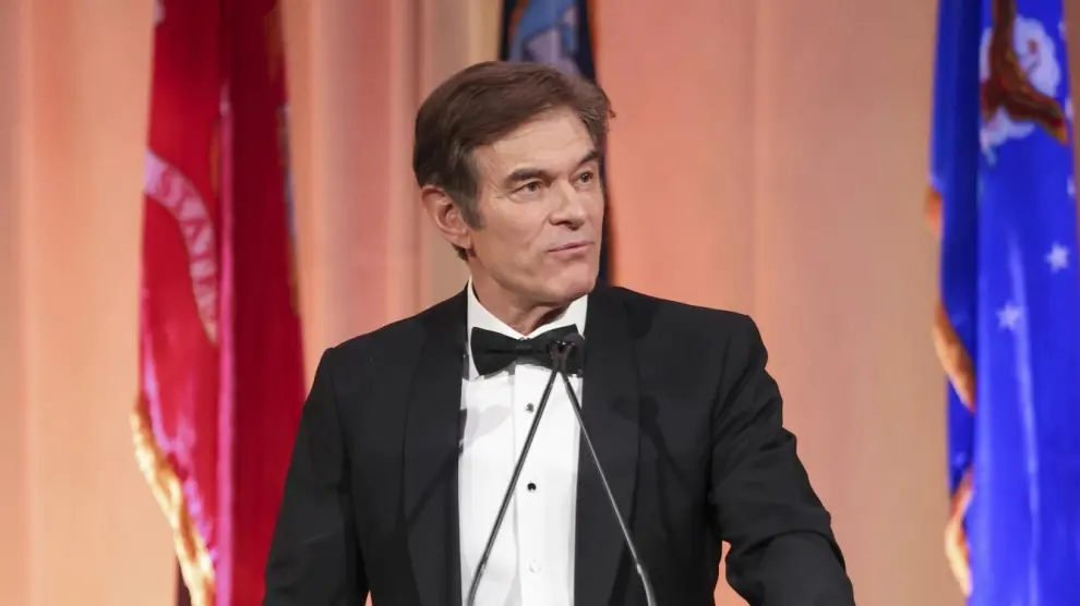 El doctor Mehmet Oz actuó como maestro de ceremonias en la entrega de las Medallas de Honor anuales de Ellis Island, en mayo de 2024 en Nueva York.Andrew Kelly / LA PRESSE