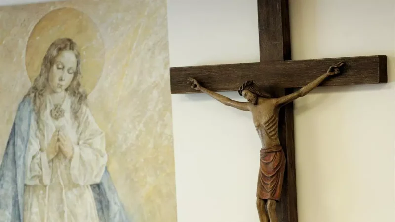 Cuadro de la Virgen María y crucifijo de Cristo en la Casa de la Iglesia, en Madrid, a 24 de septiembre de 2019 Eduardo Parra / Europa Press