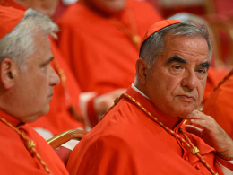 El cardenal italiano Angelo Becciu, durante una ceremonia en el Vaticano en agosto de 2022, cuando ya había estallado el escándalo.ALBERTO PIZZOLI (AFP)