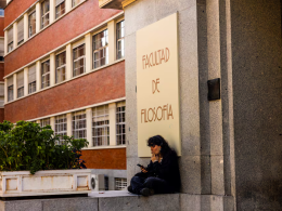 Entrada a la facultad de Filosofía de la Universidad Complutense, este octubre.Samuel Sánchez