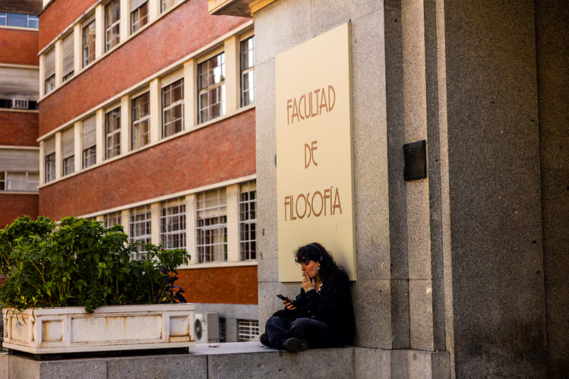 Entrada a la facultad de Filosofía de la Universidad Complutense, este octubre.Samuel Sánchez