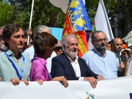 El exministro Jaime Mayor Oreja en la cabecera de la manifestación contra el derecho al aborto en junio de 2022. DANI DOMÍNGUEZ