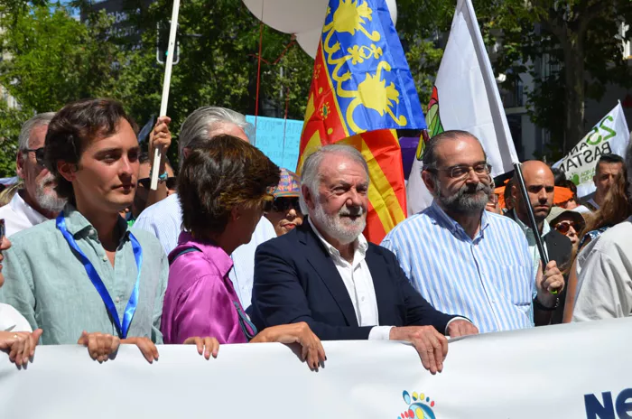 El exministro Jaime Mayor Oreja en la cabecera de la manifestación contra el derecho al aborto en junio de 2022. DANI DOMÍNGUEZ