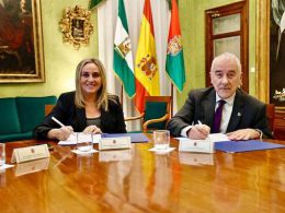 Ayto. Granada: La alcaldesa y el presidente de la agrupación de cofradías.