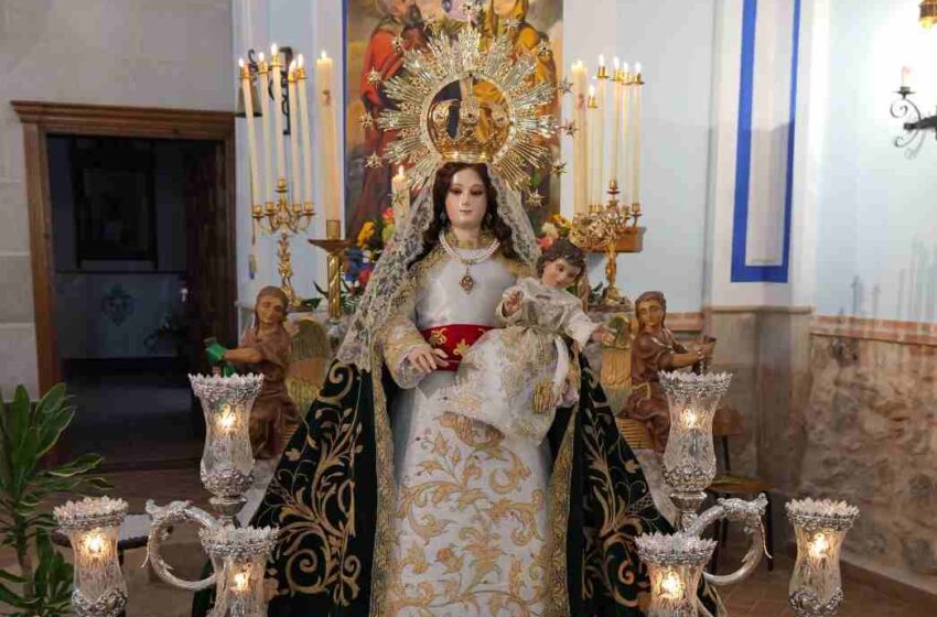 Gracias a la Diputación de Ciudad Real la Hermandad de la Virgen de la Cabeza y Jesús Resucitado ha podido restaurar variles y adquirir candelabros