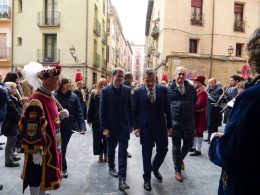 El presidente de La Rioja y el del Parlamento asisten a la misa en la que el alcalde de Logroño hace su ofrenda a la Virgen de la Esperanza