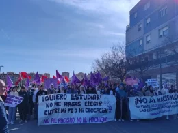 photo_camera Estudiantes de Parla se manifiestan por el libre uso del hiyab en los institutos - Sindicato de Estudiantes de Madrid (X)