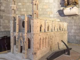 Maqueta de Santa Maria del Mar, en interior de la basílica, en Barcelona.Wikipedia