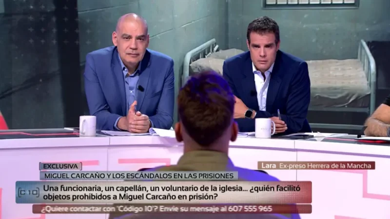 Nacho Abad y David Alemán, frente a Lara en 'Código 10'.MEDIASET