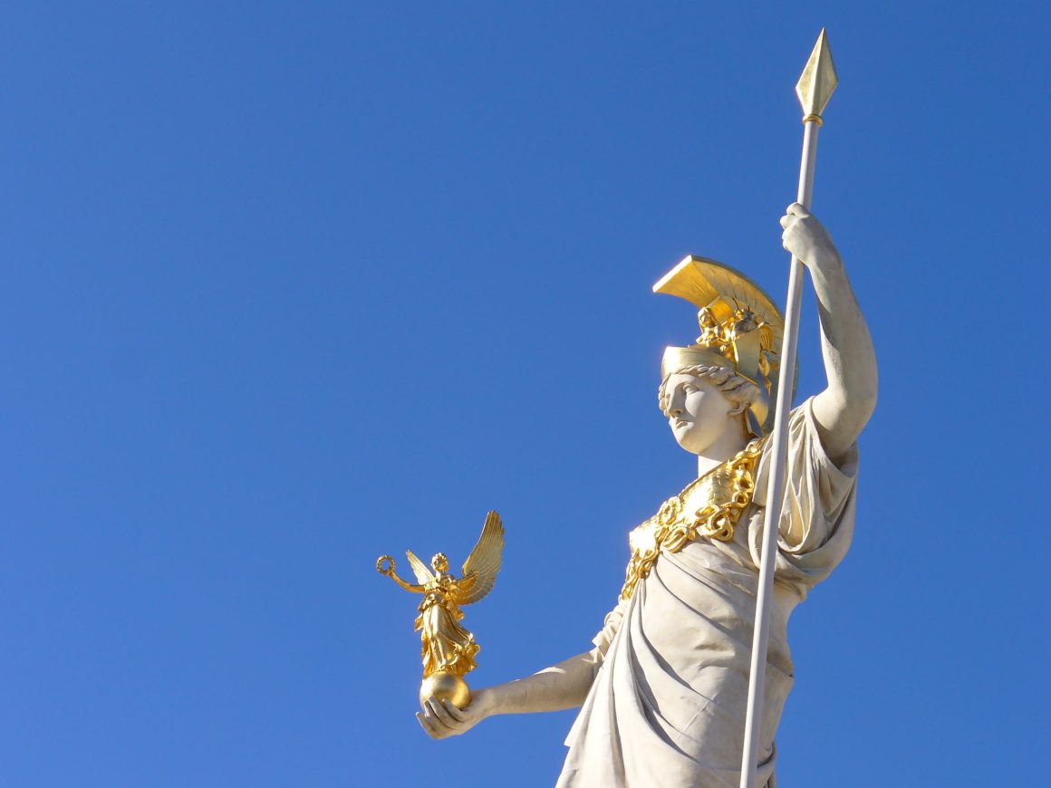 Foto de Manel: Atenea de Viena En la mitología griega, Atenea o Atena (en ático Ἀθηνᾶ Athênã o en jónico Ἀθήνη Athếnê; en dórico Ἀσάνα Asána) es la diosa de la sabiduría, la estrategia y la guerra justa, considerada una mentora de héroes.