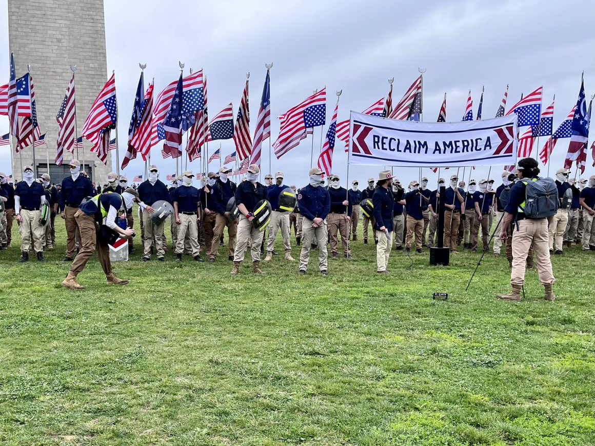 Foto de Joe Flood: The Patriot Front is sloppy