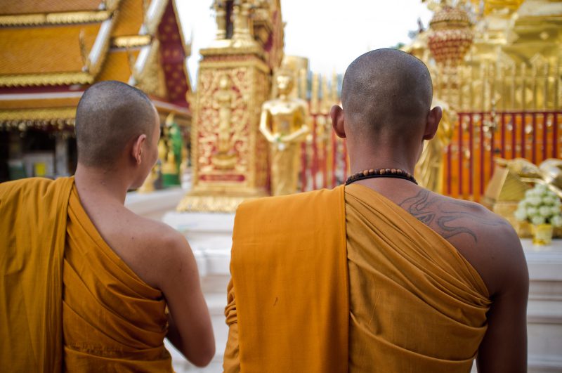 Monjes tatuados Templo budista Wat Phrathat Doi Suthep, Chiang Mai (Tailandia)