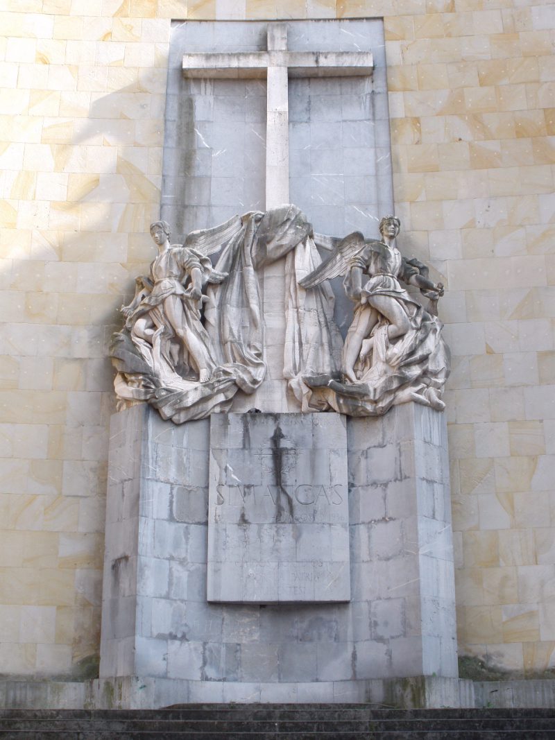 Monumento a los "héroes de Simancas" (los defensores del Cuartel de Simancas), en Gijón.