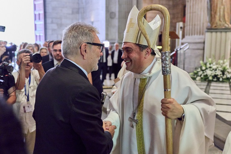 L'alcalde, Fèlix Larrosa, saluda el nou bisbe, Mons. Daniel Palau