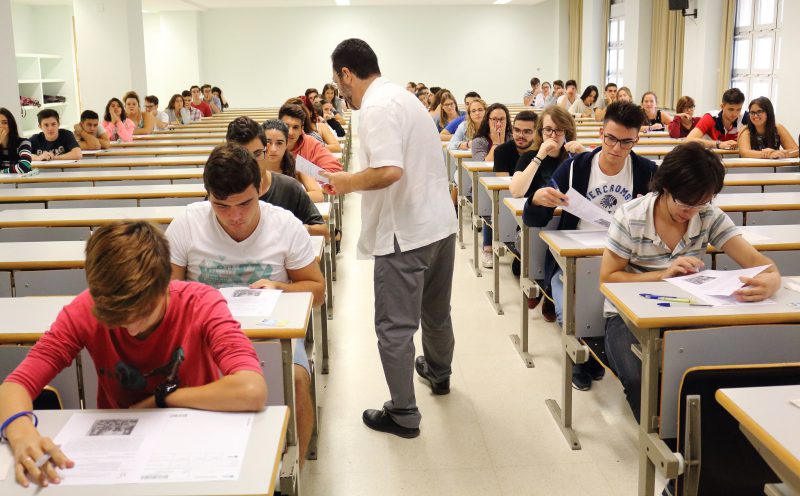 Selectividad - Sept. 2016 329 estudiantes de Bachillerato y de Ciclos Formativos de Grado Superior de Sevilla y provincia se examinan en la convocatoria de septiembre de la PAU en la Olavide.