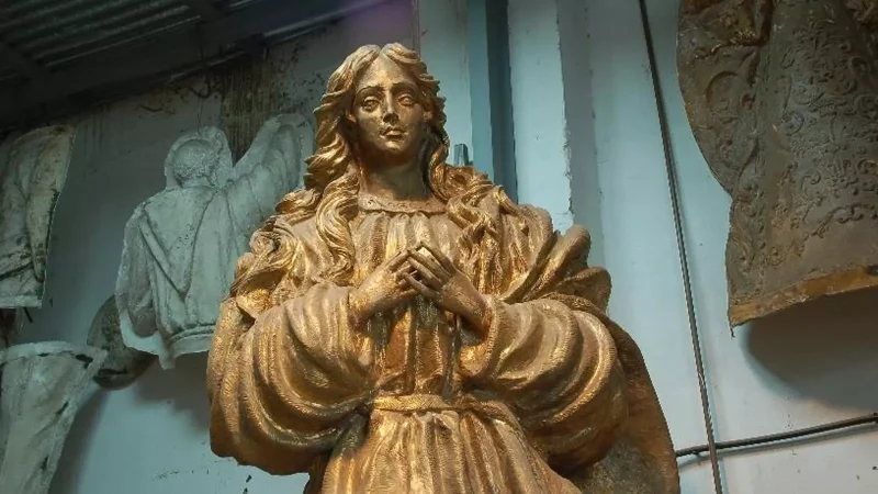 Imagen de la escultura, realizada por el escultor sevillano Francisco Parra, bajo diseño del extremeño Juan Valdés.