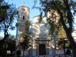 Imagen de la fachada de la iglesia del barrio de Vistabella (Murcia)