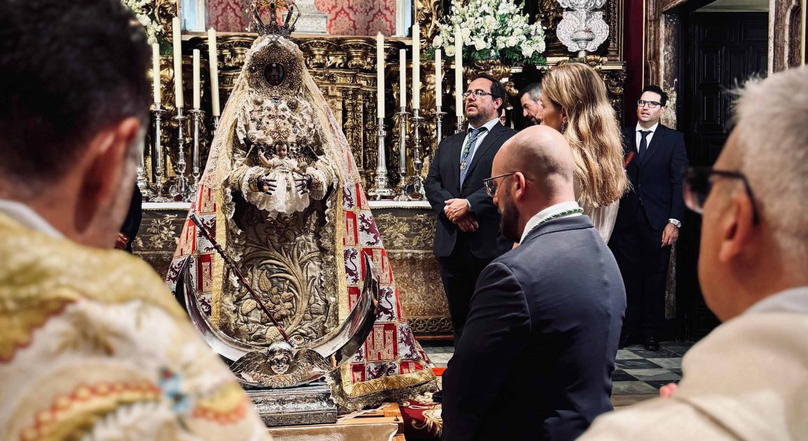 El alcalde de El Puerto (Cádiz) asiste al traslado de la Virgen de los Milagros desde su Capilla al Presbiterio y a la misa posterior
