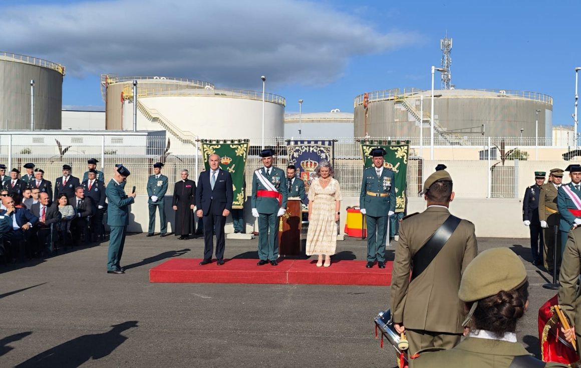 El alcalde de Algeciaras asiste a la misa con la que la Guardia Civil celebra la Virgen del Pilar