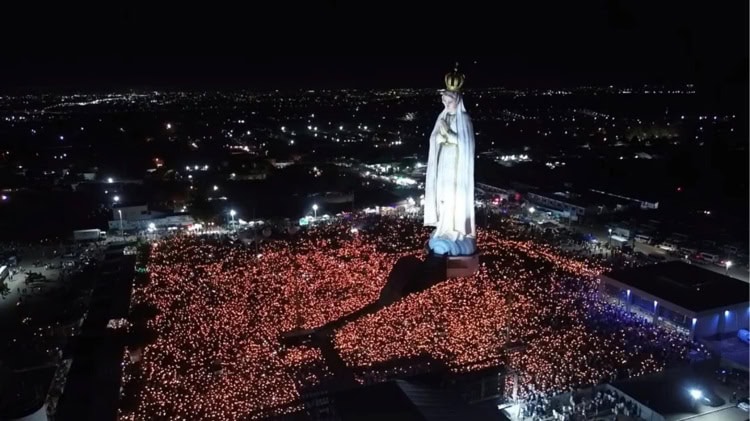 [Brasil] Autoridades municipales y gubernamentales en la inauguración del monumento a la Virgen de Fátima de 54 m.