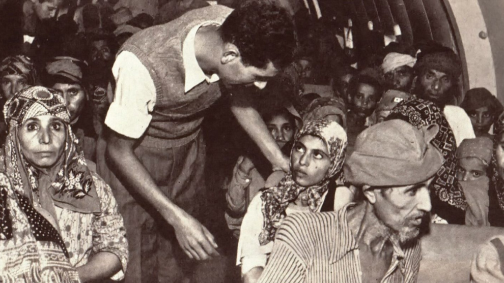 Judíos yemeníes viajando en avión hacia el recién creado Estado de Israel. La Civilità Cattolica